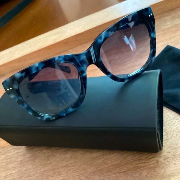 Banana Republic Accessories - NEW BANANA SUNGLASSES BLUE TORTOISE  - 100% UV - SPRING HINGES- LEATHER CASE